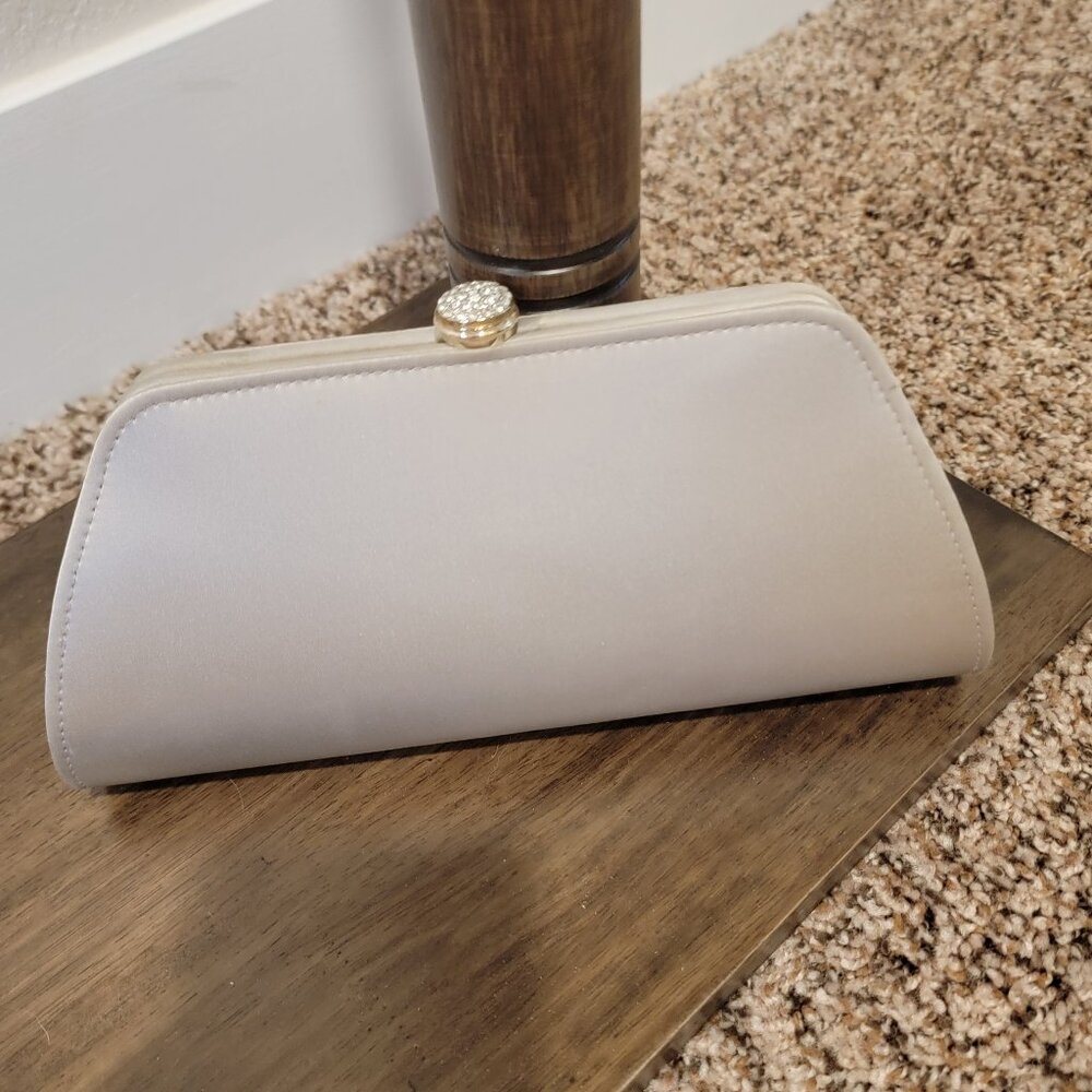 VTG Preview Collection Handbag. Silver Fabric with Diamond Closure. Very Cute!